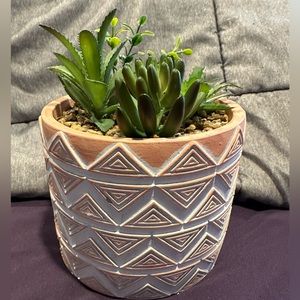 4 New Artificial Succulents in Terra Cotta decorative pot with rocks